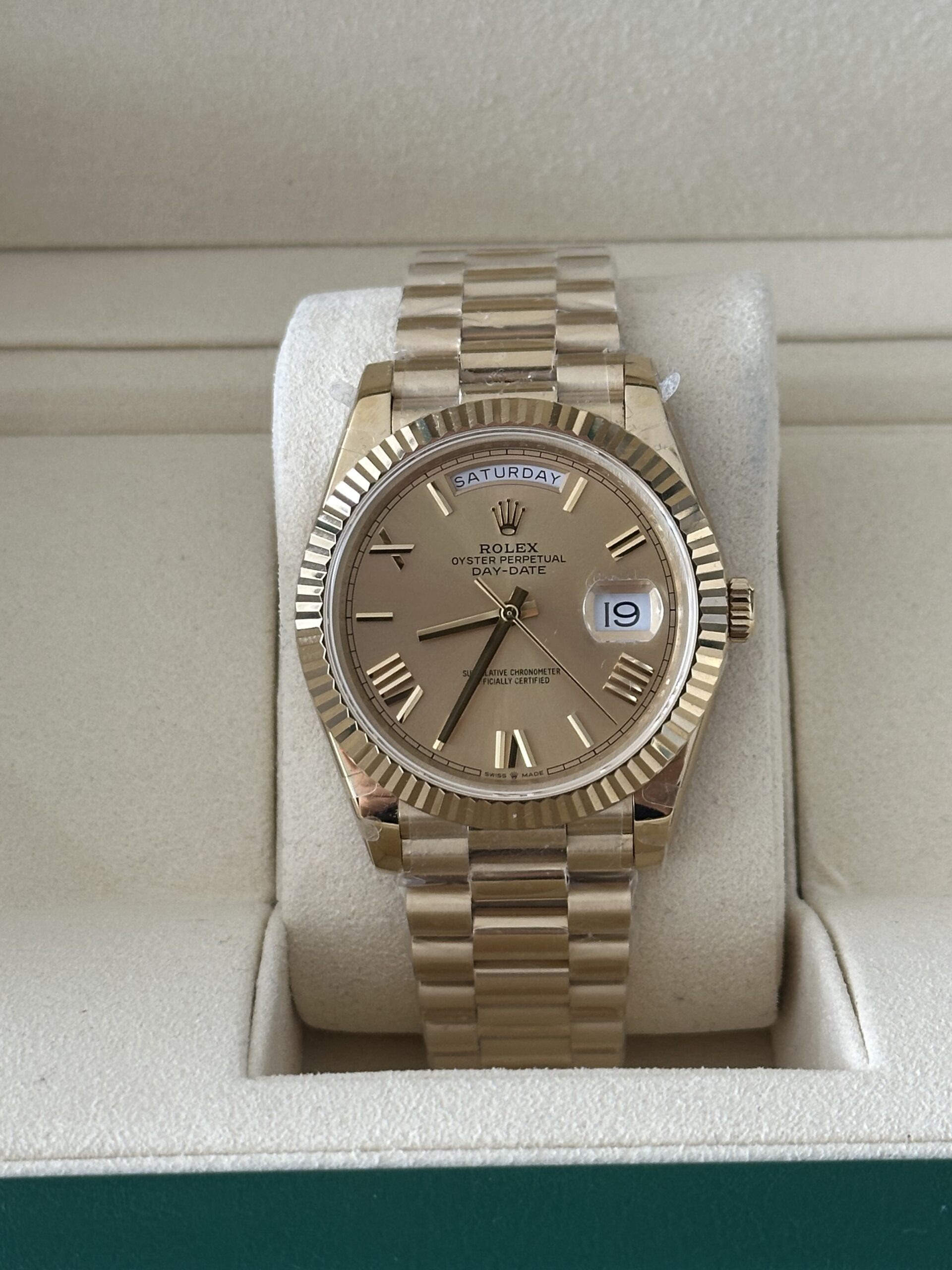Rolex Day-Date 40" | Gold Roman Dial (BP SWISS MADE)