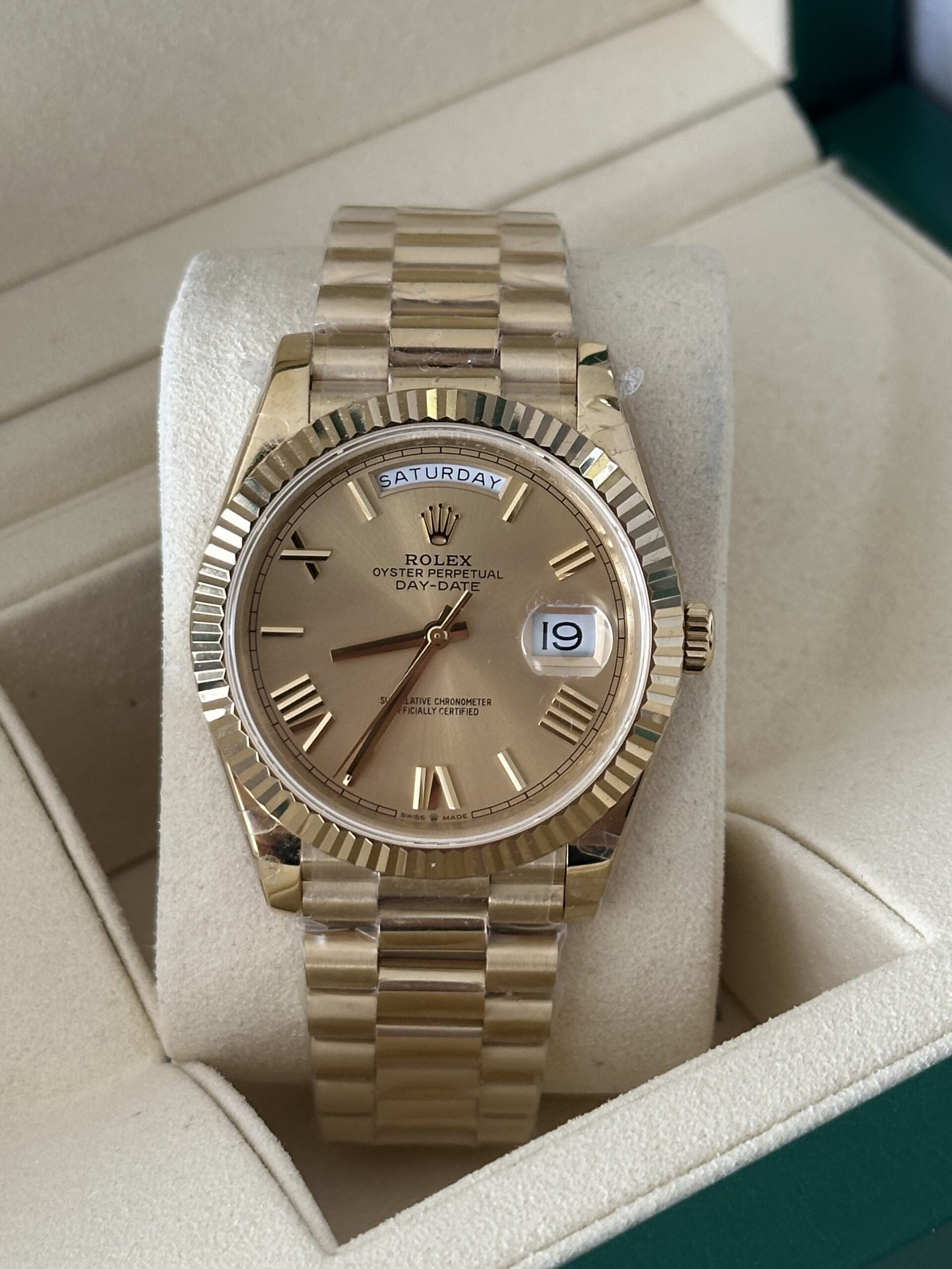 Rolex Day-Date 40" | Gold Roman Dial (BP SWISS MADE) - Afbeelding 2
