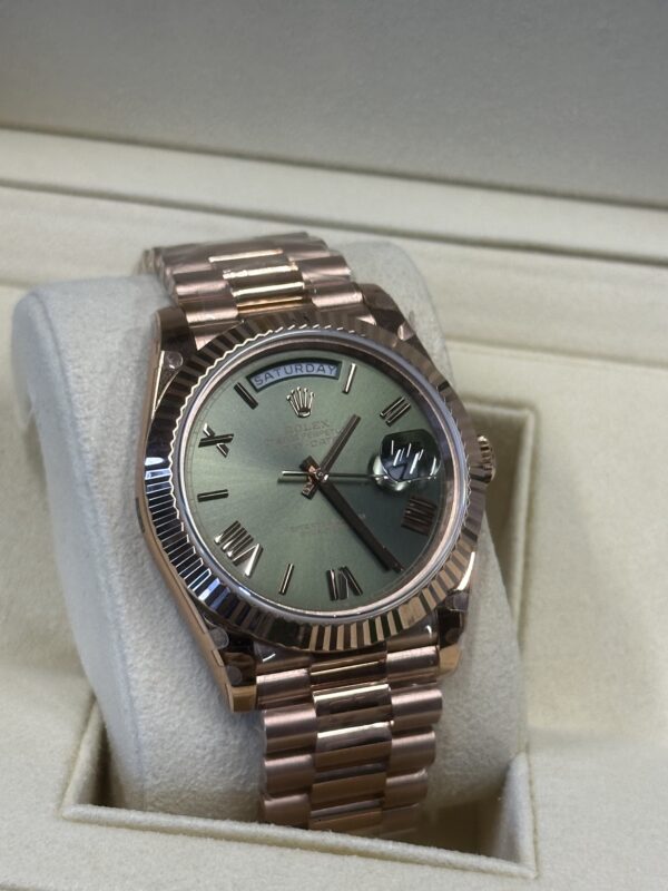 Rolex Day-Date 40" | Rose Gold Olive Green Dial (BP SWISS MADE) - Afbeelding 2