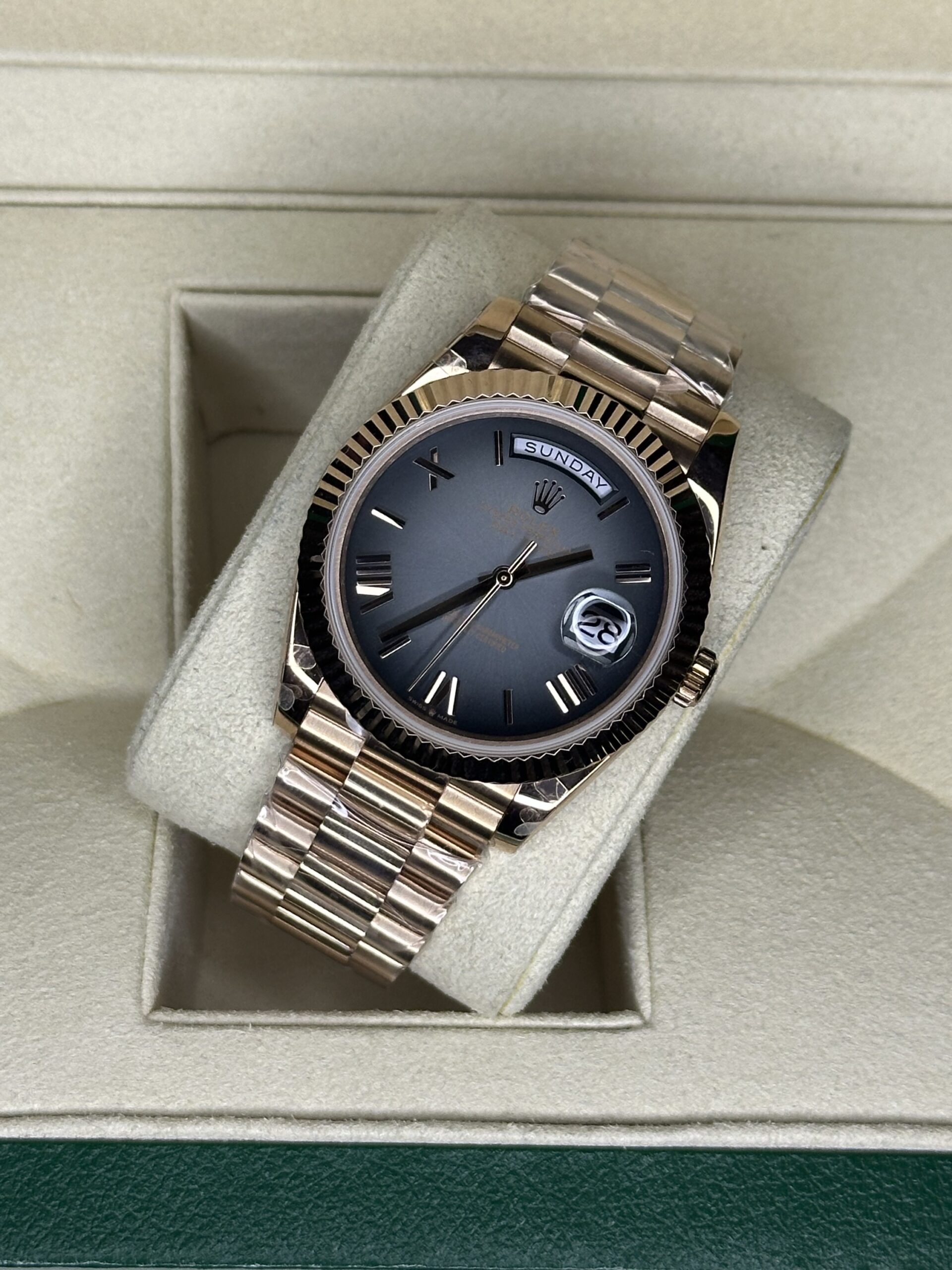 Rolex Day-Date 40" | Rose Gold Ombre Dial (BP SWISS MADE) - Afbeelding 2