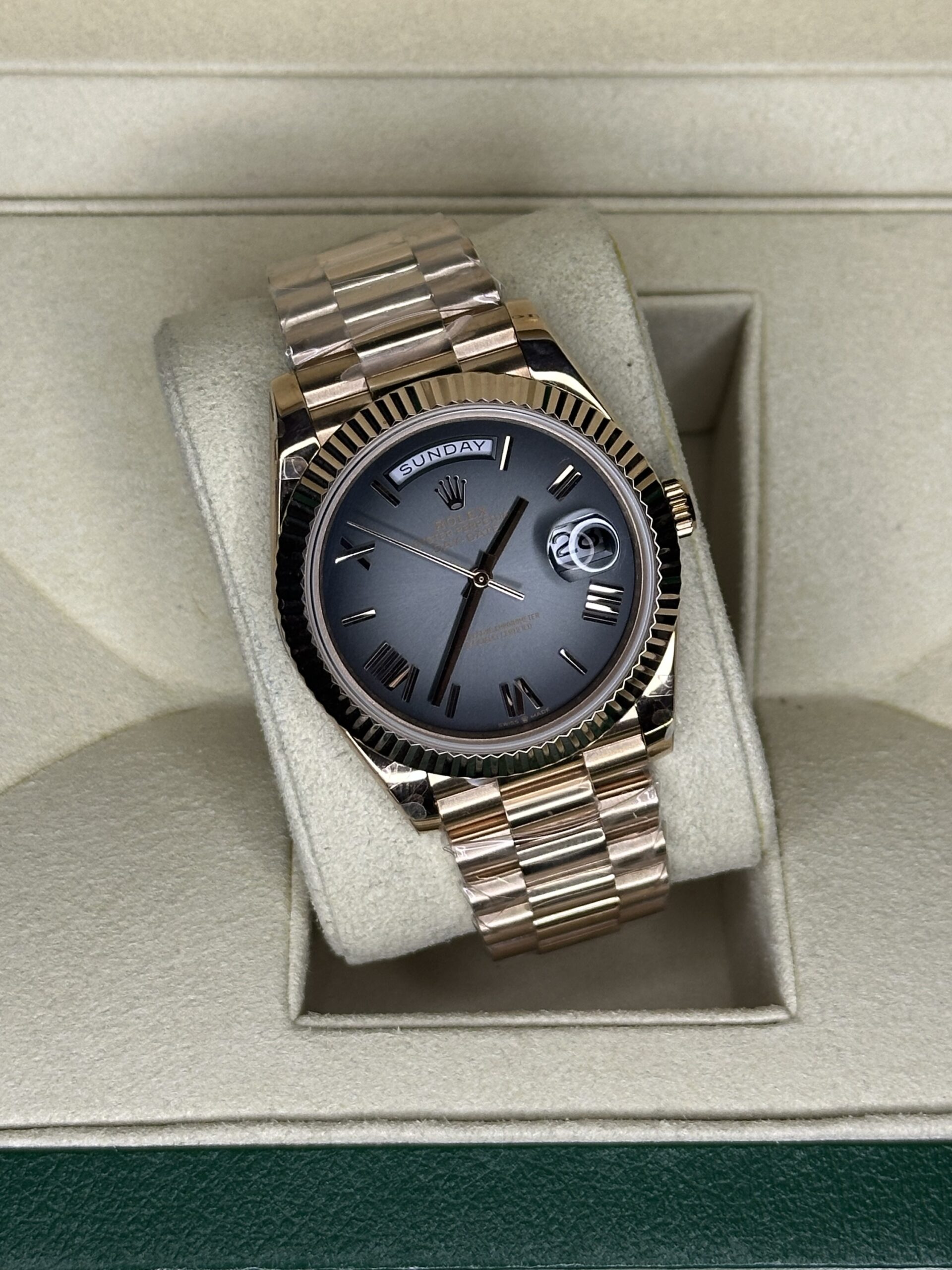 Rolex Day-Date 40" | Rose Gold Ombre Dial (BP SWISS MADE) - Afbeelding 3