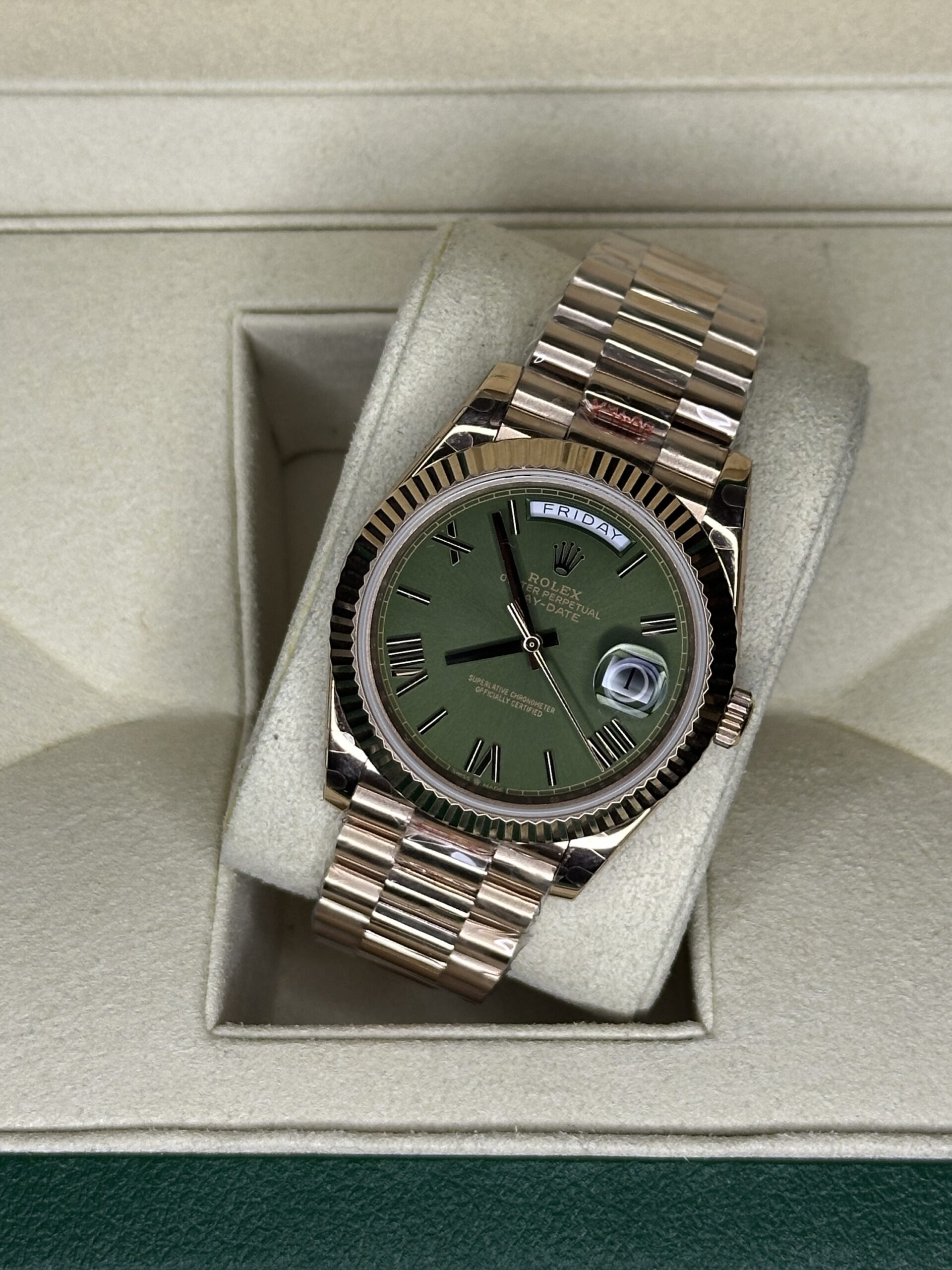Rolex Day-Date 40" | Olive Green Roman Dial Rose Gold (Superclone) - Afbeelding 2