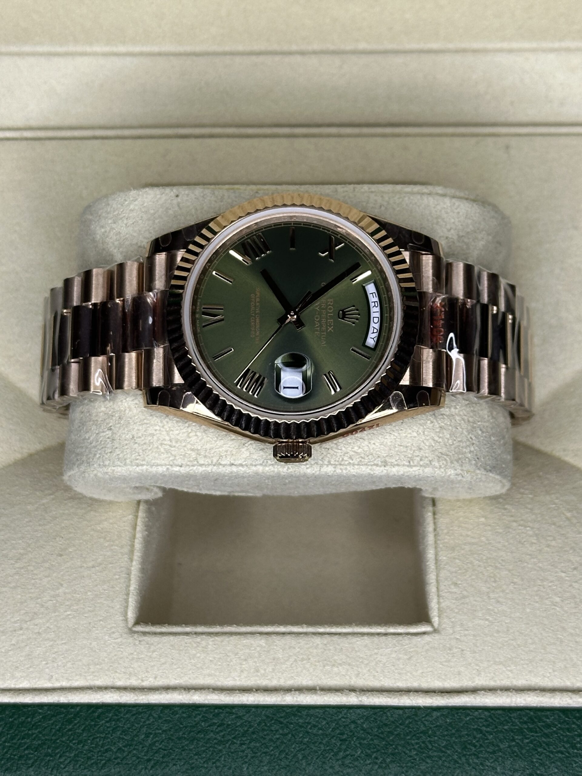 Rolex Day-Date 40" | Olive Green Roman Dial Rose Gold (Superclone) - Afbeelding 3