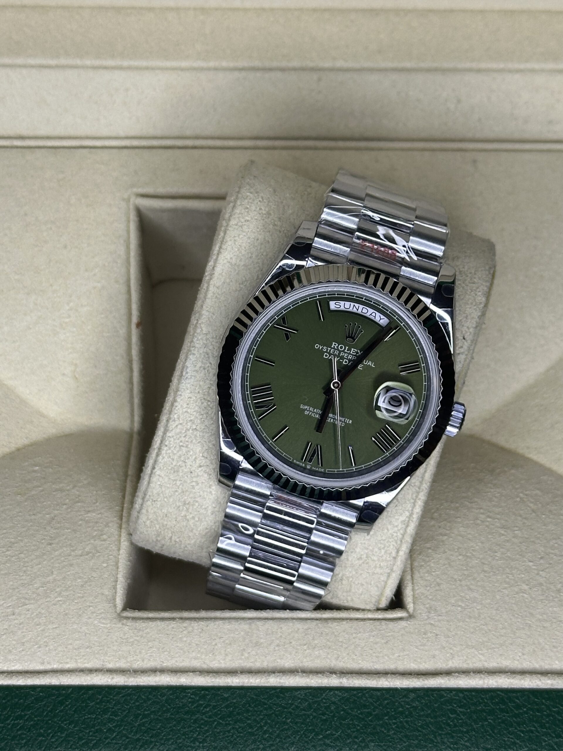 Rolex Day-Date 40" | Olive Green Roman Dial (Superclone) - Afbeelding 2
