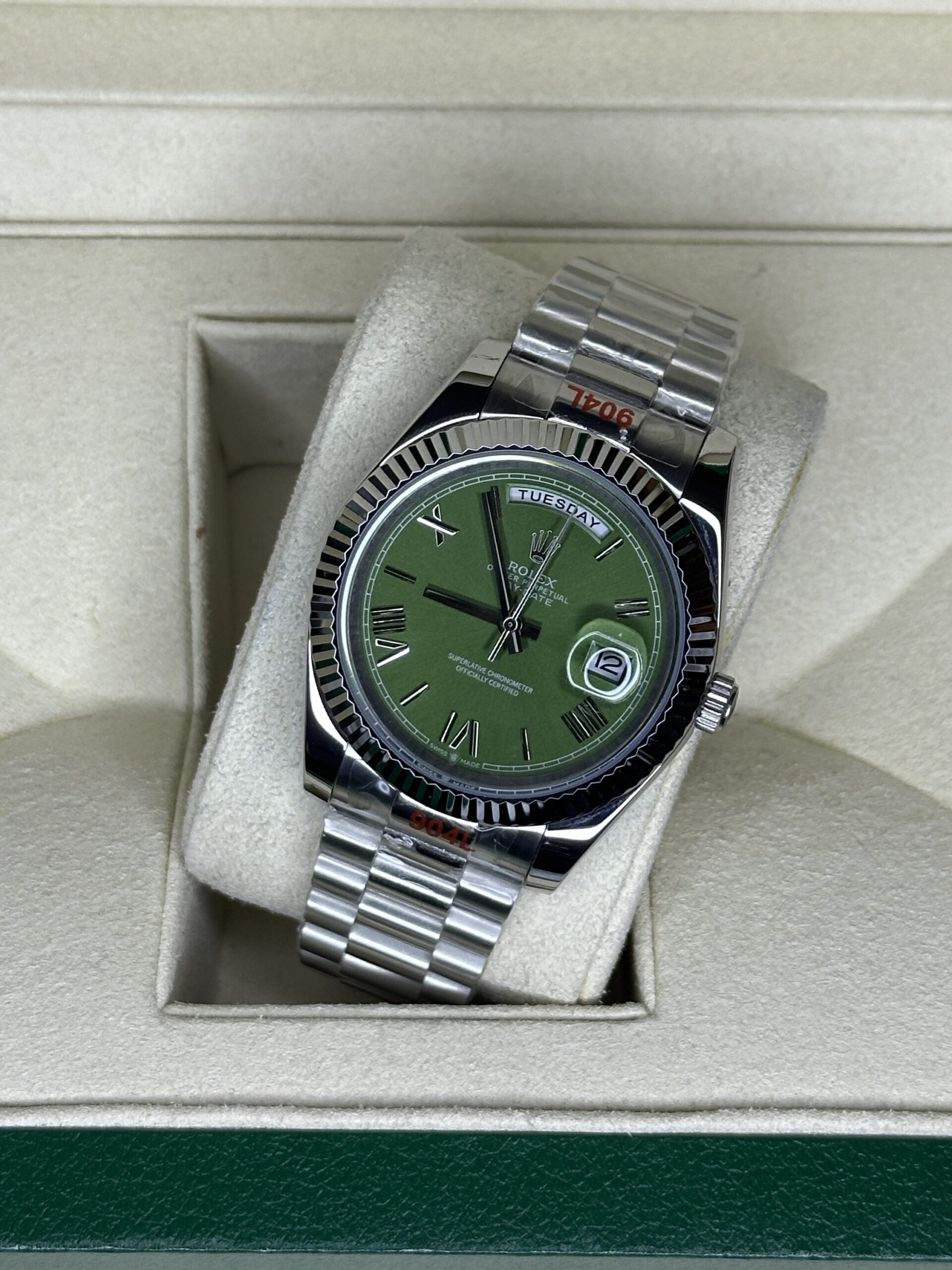 Rolex Day-Date 40'' | Olive Green Roman Dial (AAA+) - Afbeelding 2