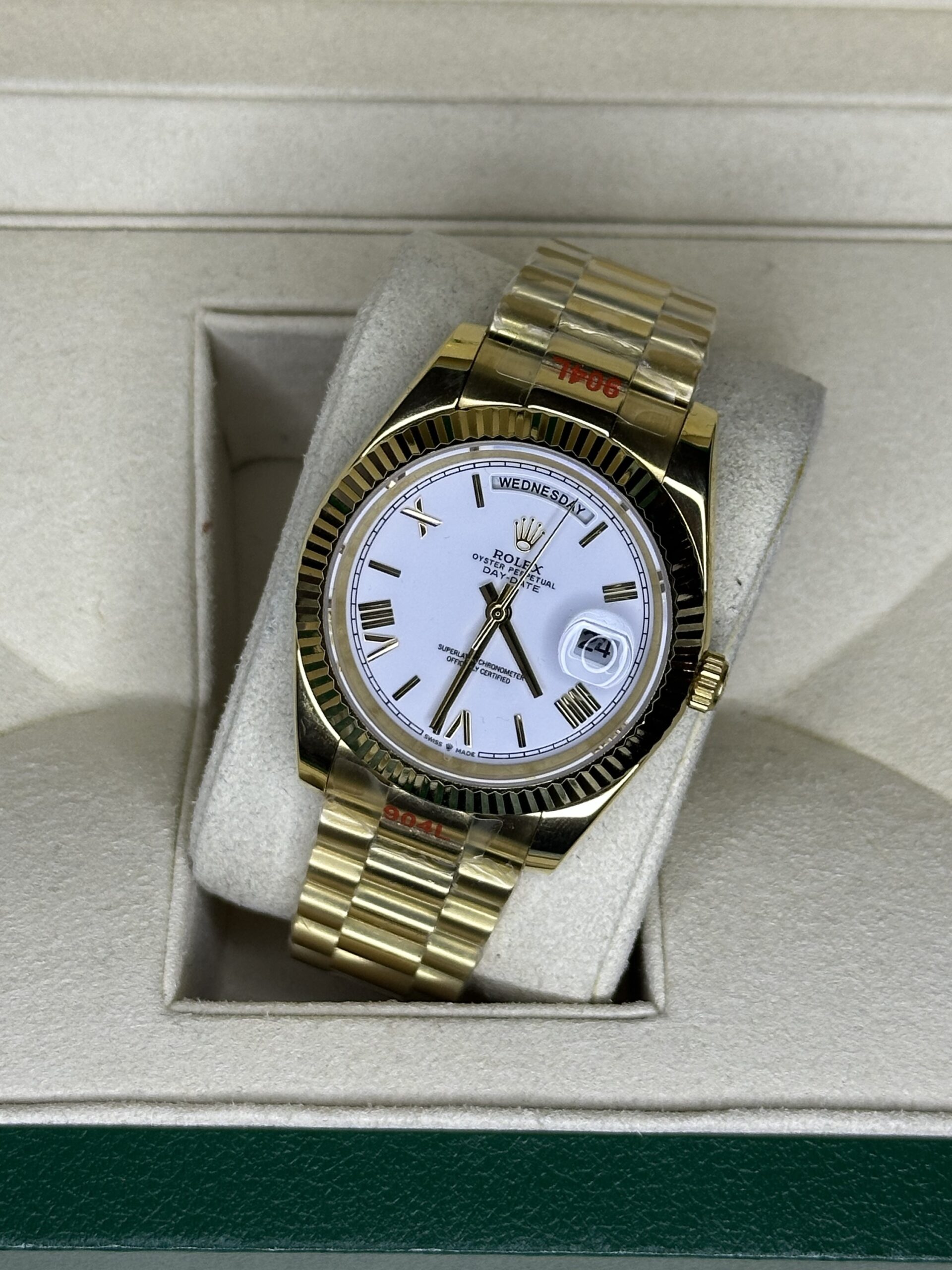 Rolex Day-Date 40'' | Yellow Gold White Dial (AAA+) - Afbeelding 2