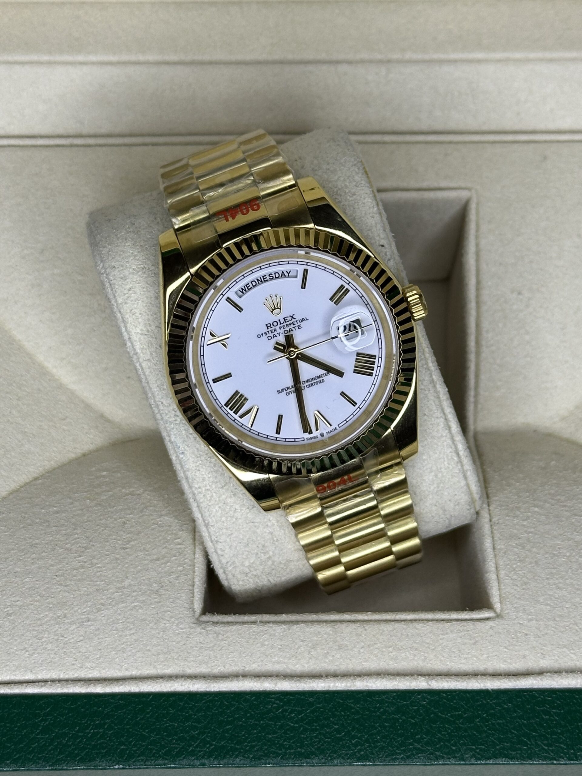 Rolex Day-Date 40'' | Yellow Gold White Dial (AAA+) - Afbeelding 3