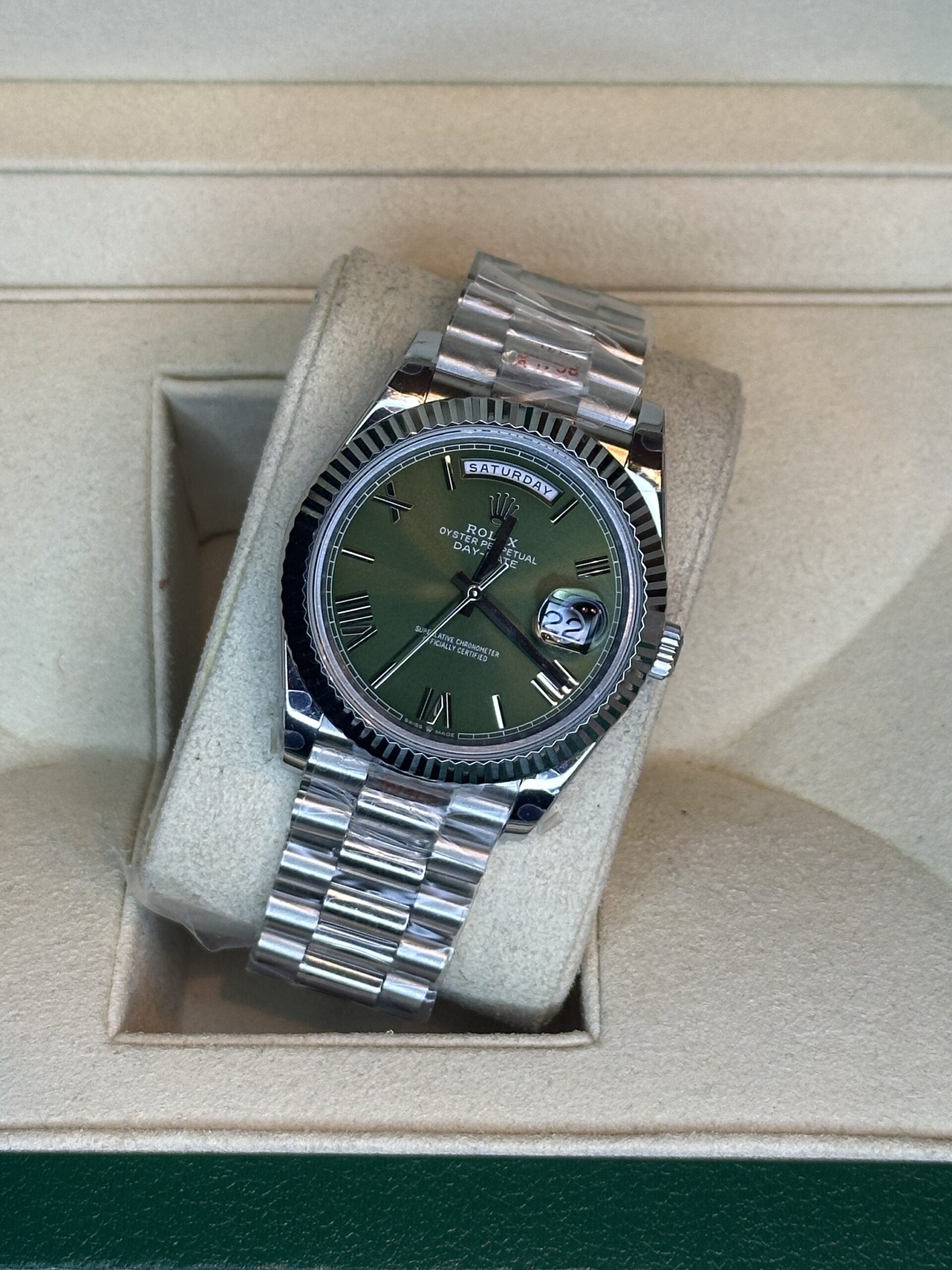 Rolex Day-Date 40" | Olive Green Roman Dial (BP SWISS MADE) - Afbeelding 2