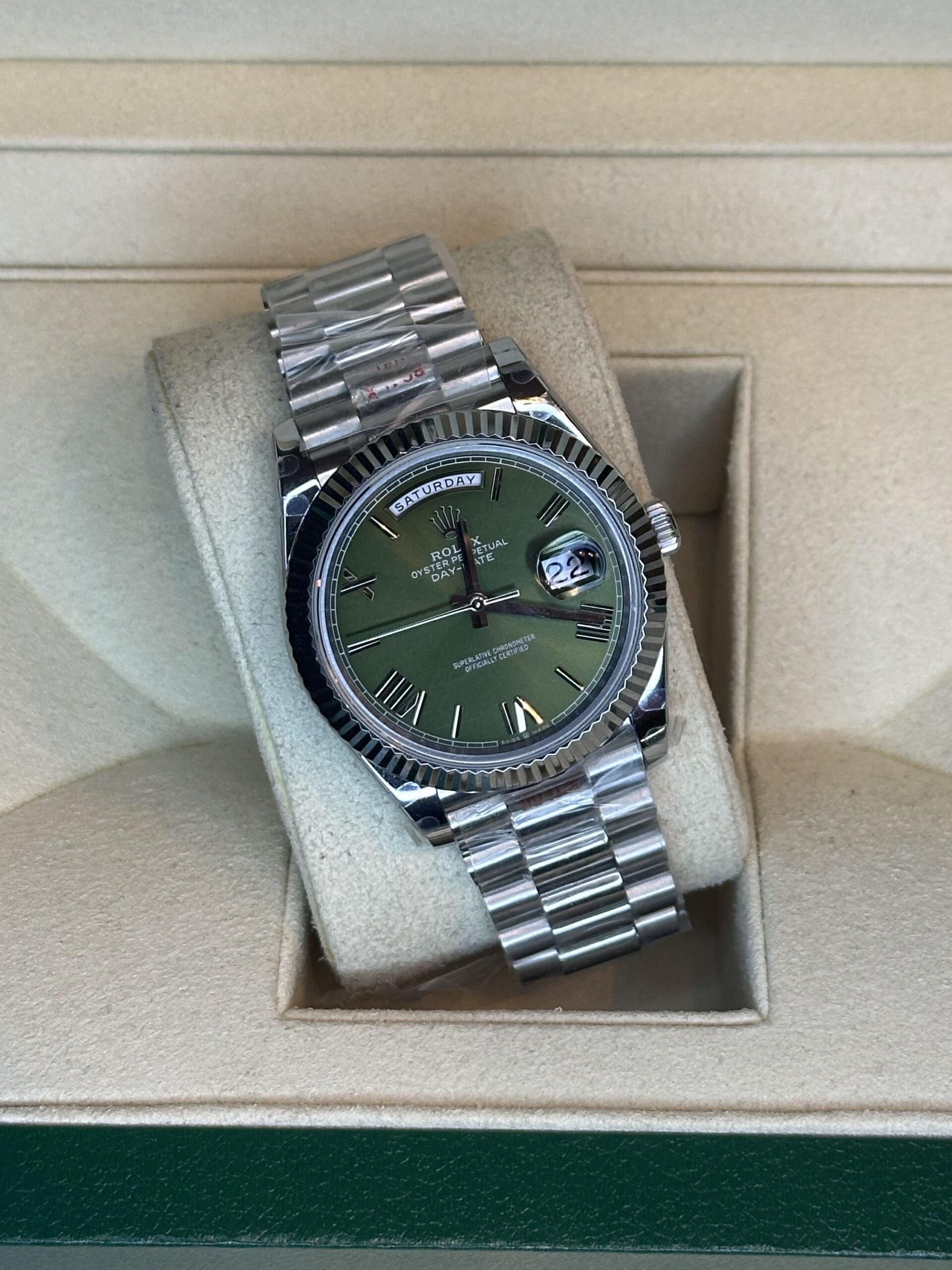 Rolex Day-Date 40" | Olive Green Roman Dial (BP SWISS MADE) - Afbeelding 3
