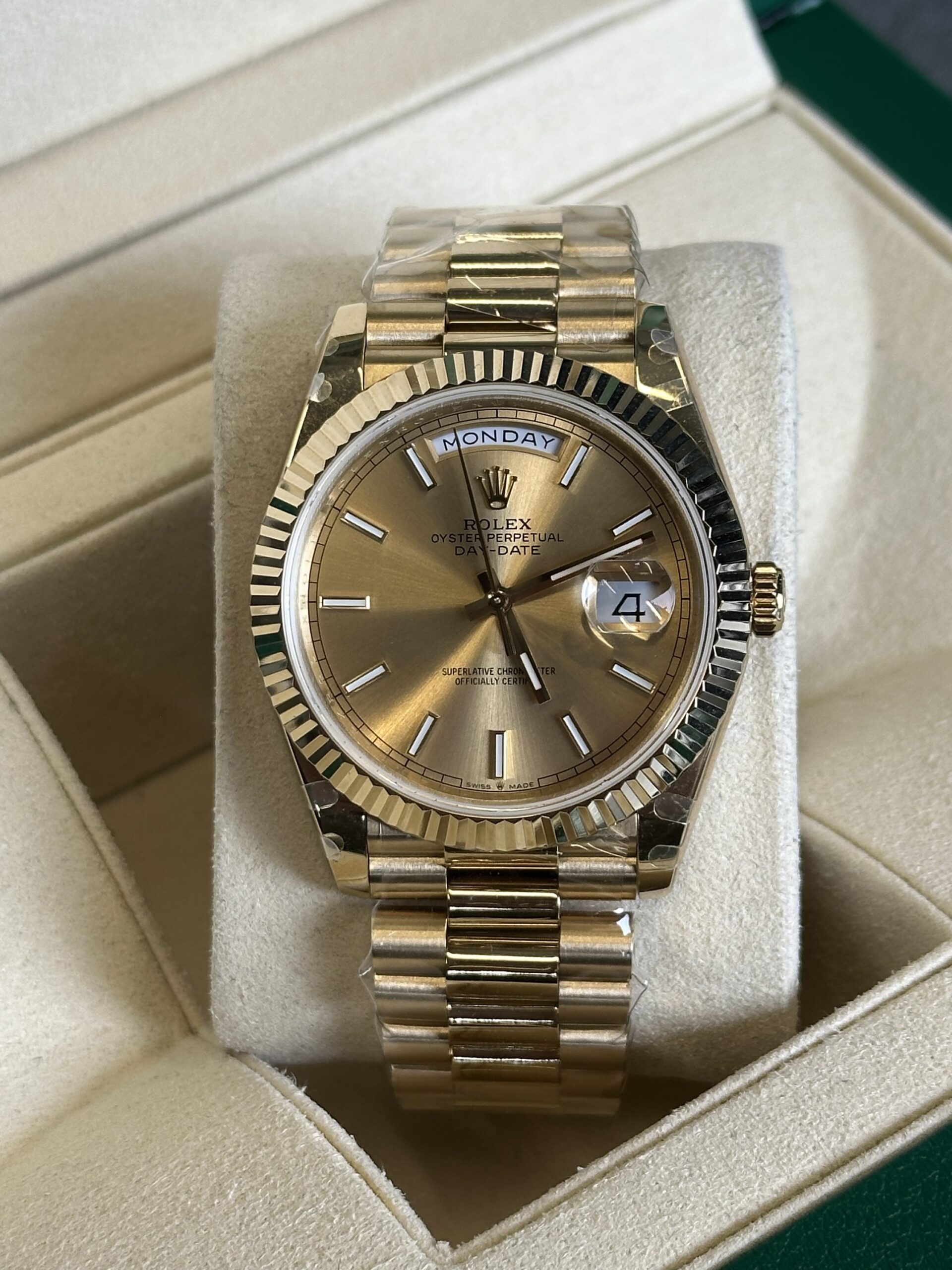 Rolex Day-Date 40" | Gold Dial (BP SWISS MADE) - Afbeelding 2