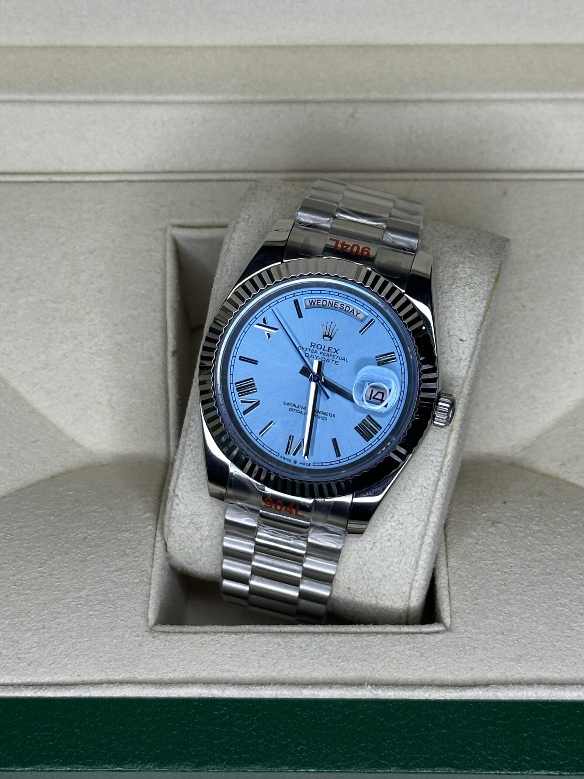 Rolex Day-Date 40'' | Ice Blue Roman Dial (AAA+) - Afbeelding 2