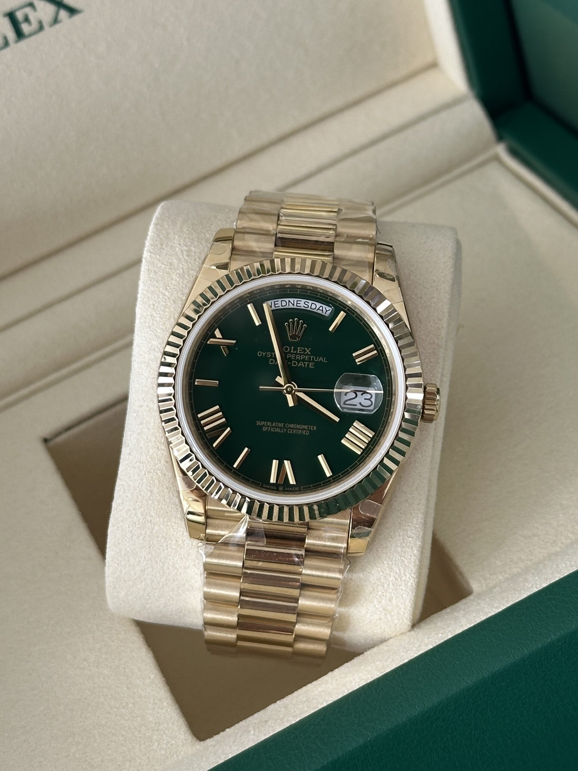 Rolex Day-Date 40" | Yellow Gold Green Dial (BP SWISS MADE) - Afbeelding 2