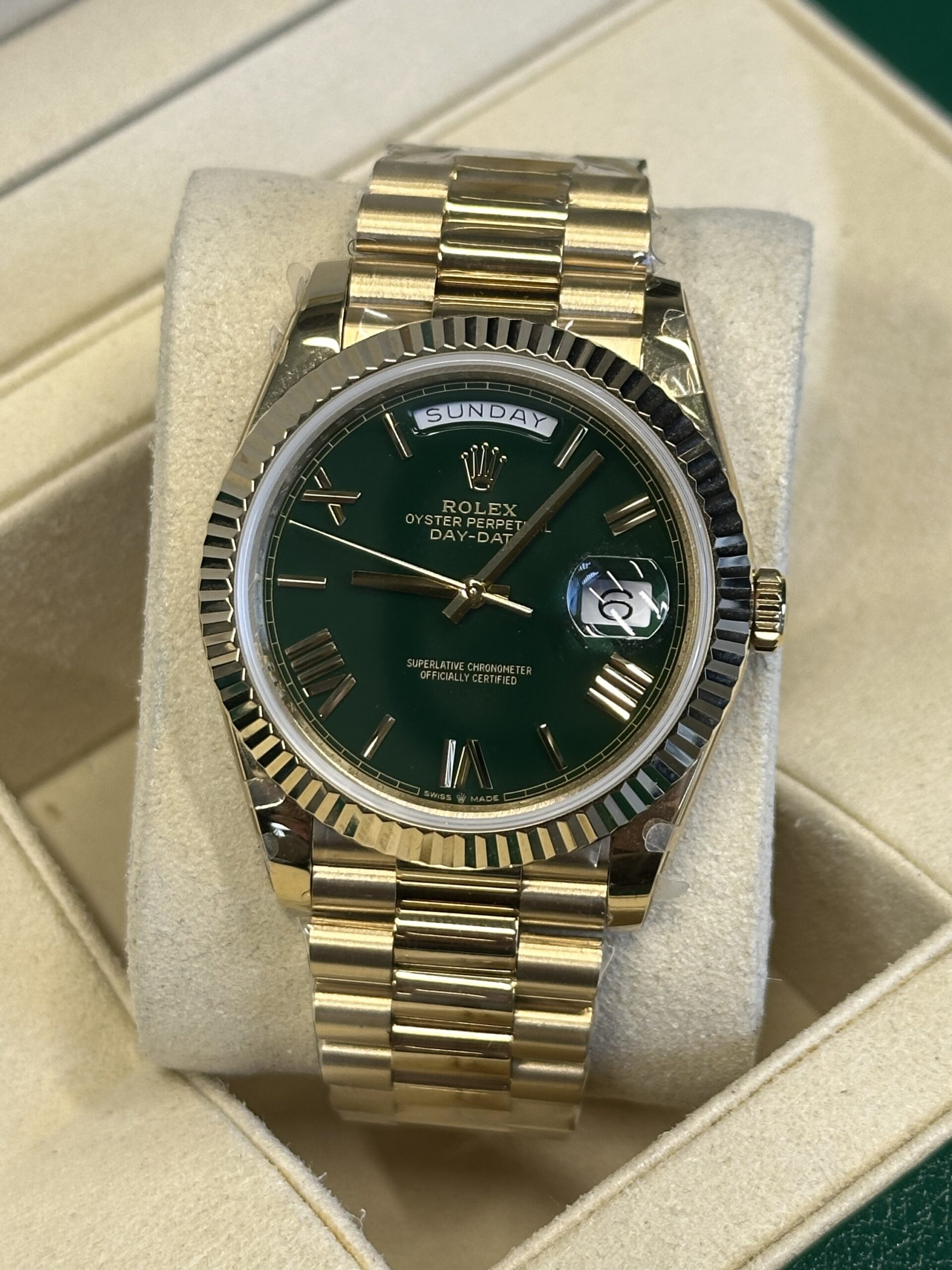 Rolex Day-Date 40" | Yellow Gold Green Dial (BP SWISS MADE) - Afbeelding 2