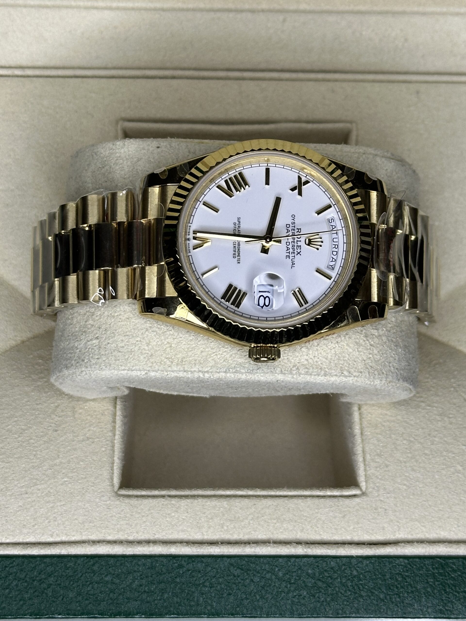 Rolex Day-Date 40" | Yellow Gold White Dial (SUPERCLONE) - Afbeelding 4