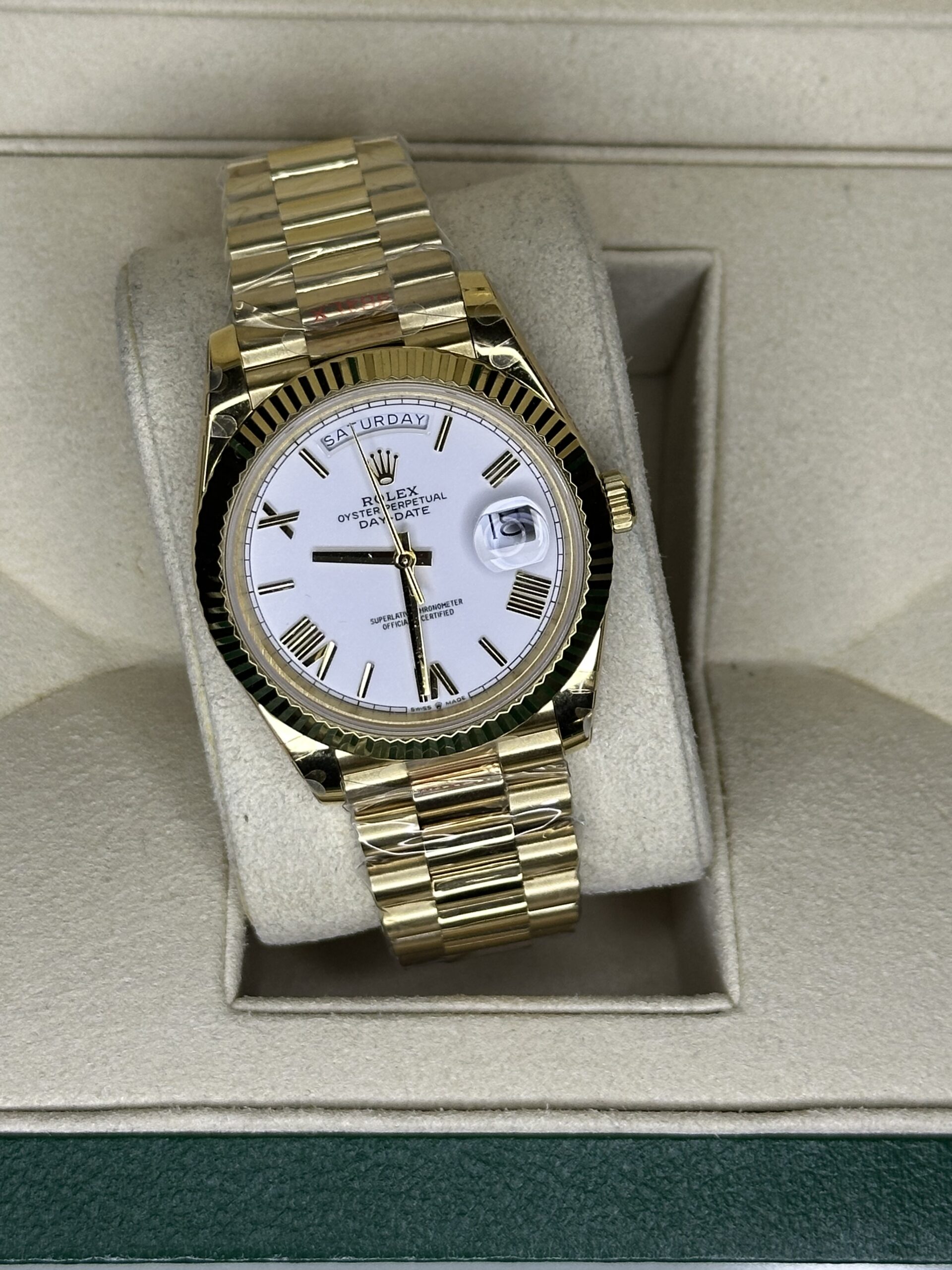 Rolex Day-Date 40" | Yellow Gold White Dial (SUPERCLONE) - Afbeelding 3