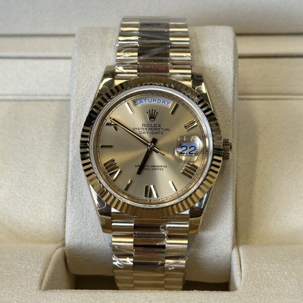 Rolex Day-Date 40" | Yellow Gold Roman Dial (SUPERCLONE)