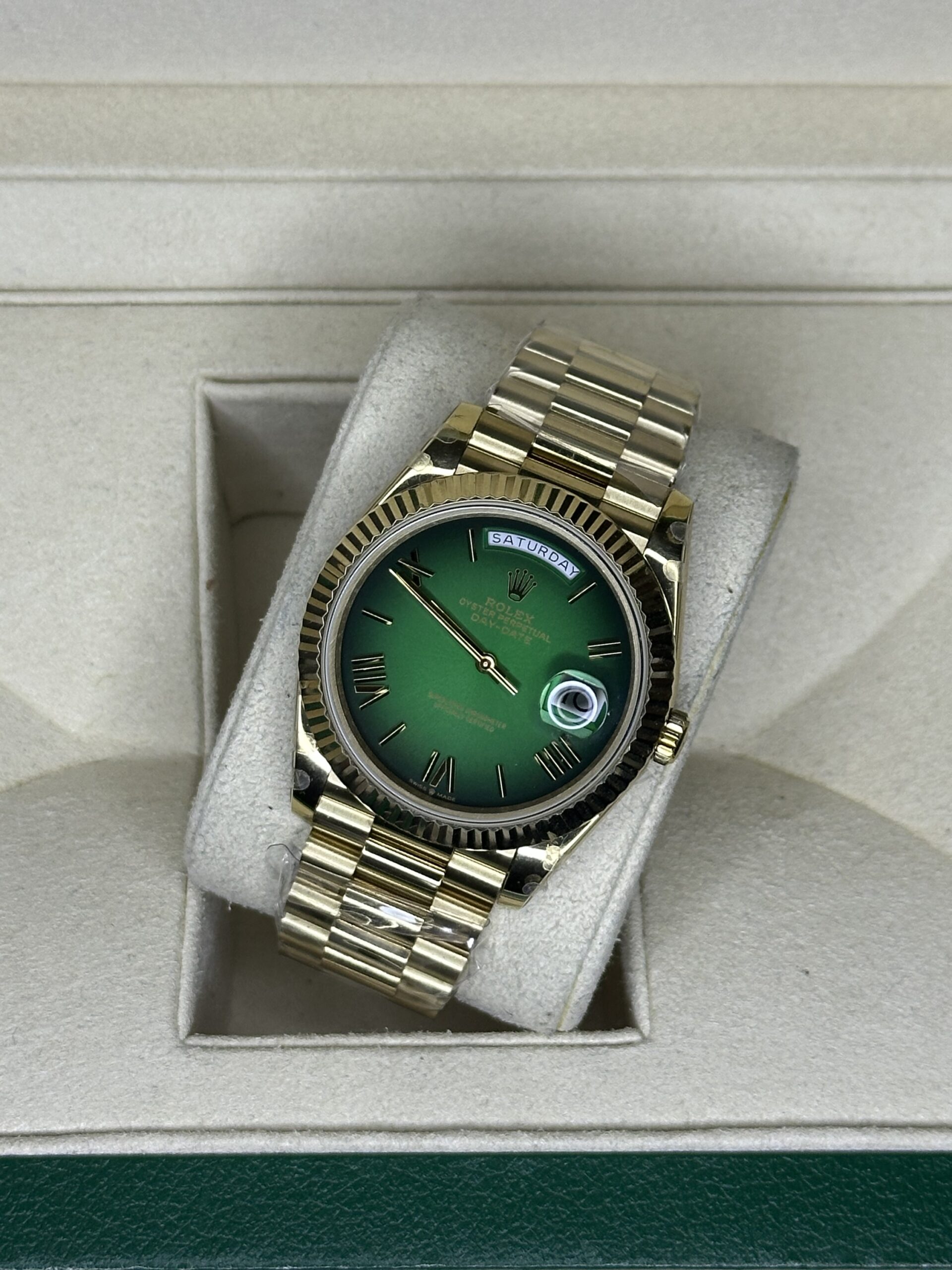 Rolex Day-Date 40" | Yellow Gold Ombre Green Dial (BP SWISS MADE) - Afbeelding 2