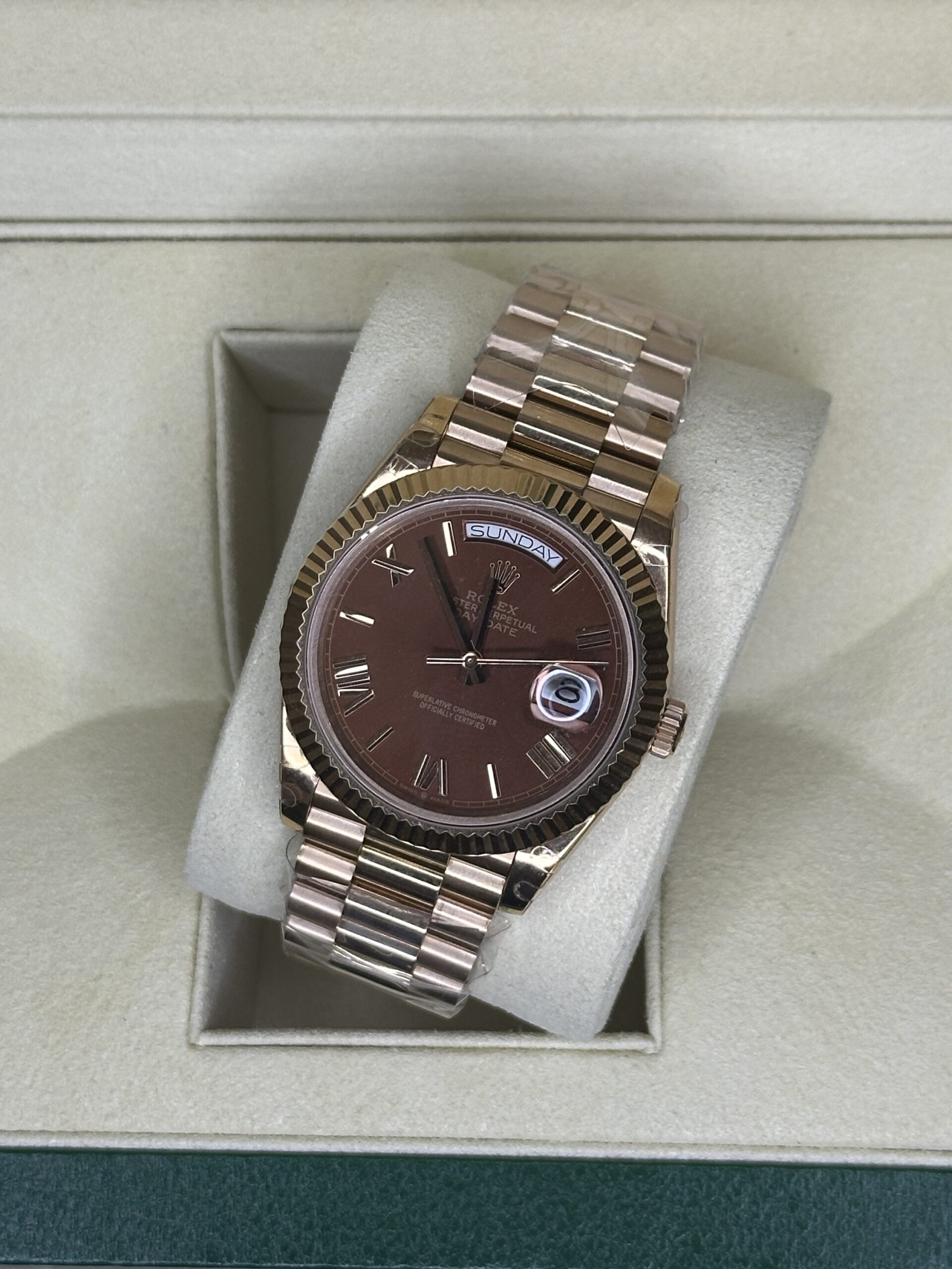 (Fabrieksfout) Rolex Day-Date 40" | Chocolate Dial (BP SWISS MADE) - Afbeelding 2