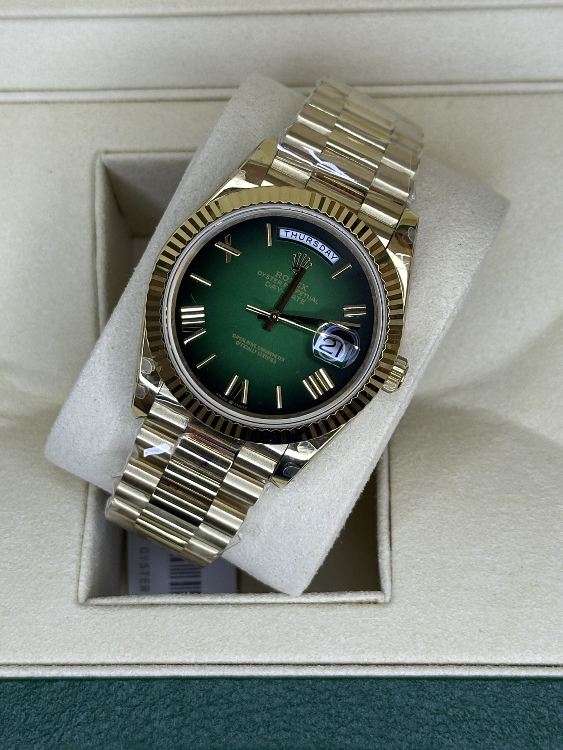 Rolex Day-Date 40" | Yellow Gold Green Ombre Dial (SUPERCLONE) - Afbeelding 2