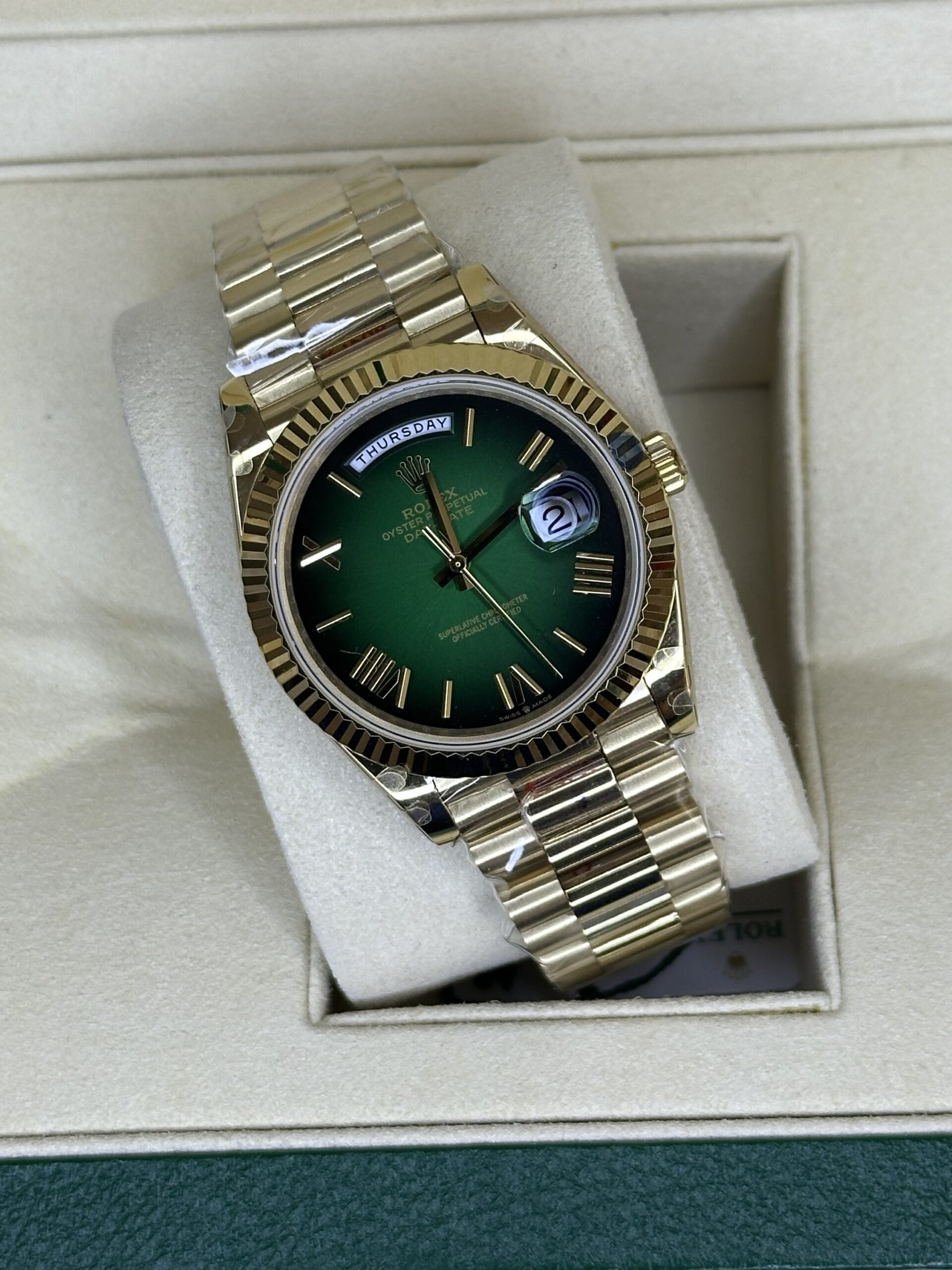 Rolex Day-Date 40" | Yellow Gold Green Ombre Dial (SUPERCLONE) - Afbeelding 4