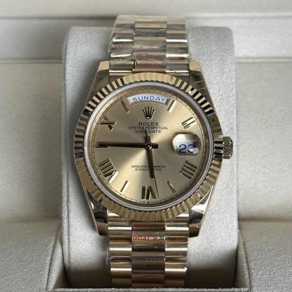 Rolex Day-Date 40" | Yellow Gold Roman Dial (SUPERCLONE)